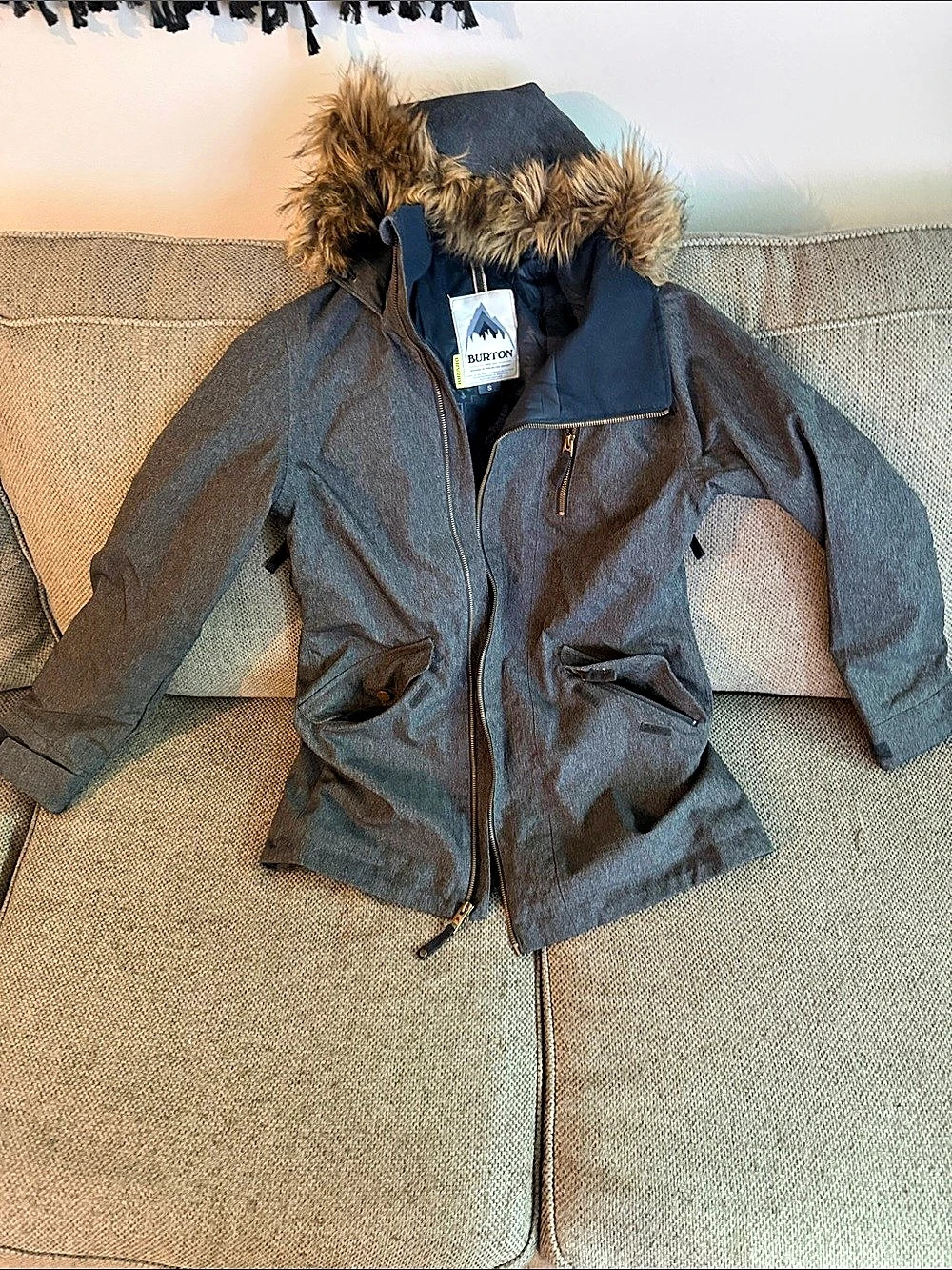 Burton women’s Snowboarding Jacket- navy blue